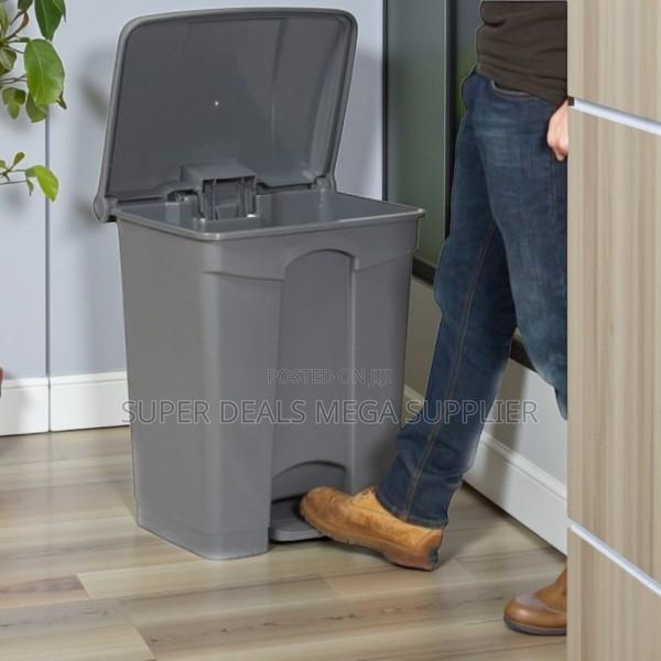 Medical Facilities 30l Hard Plastic Step Pedal Waste Garbage Bin