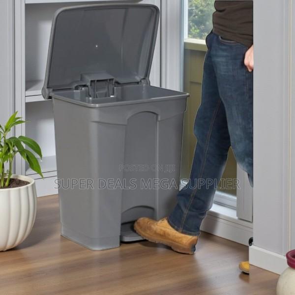 Easy to Use 30 Litres Hard Plastic Step Pedal Waste Garbage Dust Bin