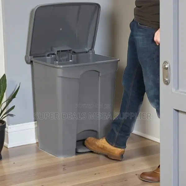 Hands- Free Plastic 30l Step Pedal Waste Garbage Bin for Clinics Use