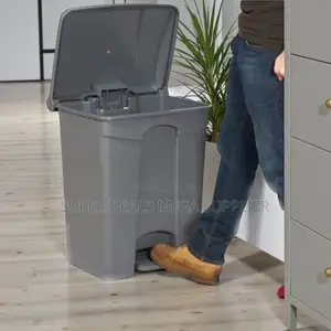 Hard Gauge Plastic 30l Pedal Waste Garbage Dust Bin for Restaurants
