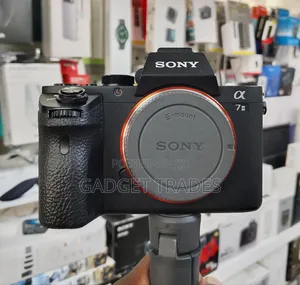 Sony A7 Ii Mirrorless Camera( Clean as New)