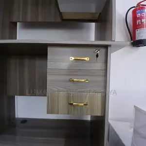 Spacious Tabletop for Books, Laptops, and Study Materials