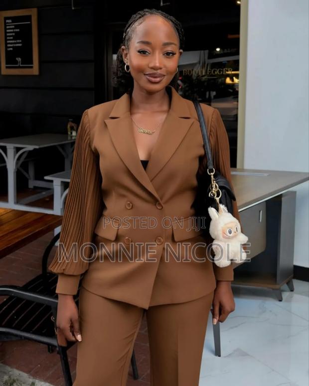 Classic Casual Ladies Suit - thumbnail 3