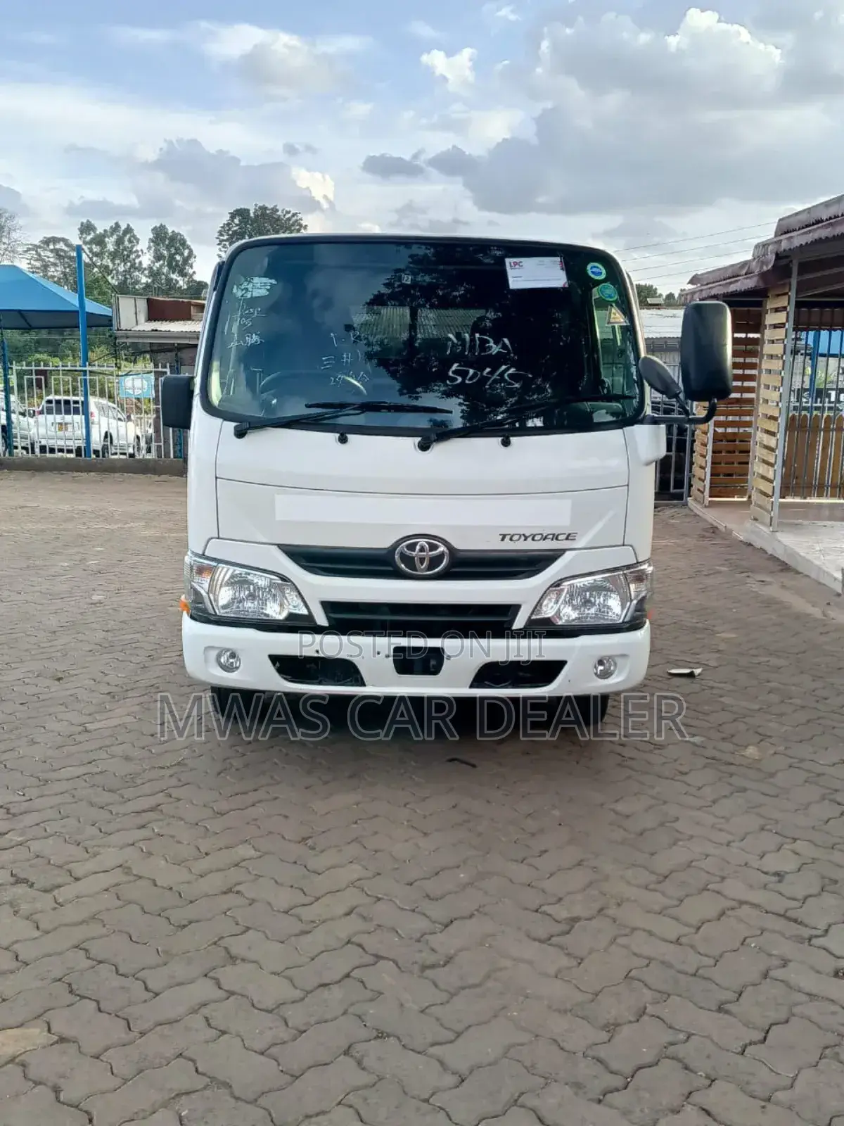 Selling Toyota Toyoace Automatic Diesel Double Cab