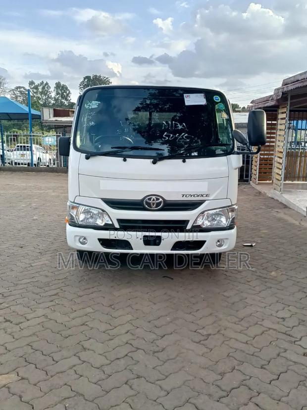 Selling Toyota Toyoace Automatic Diesel Double Cab - main view