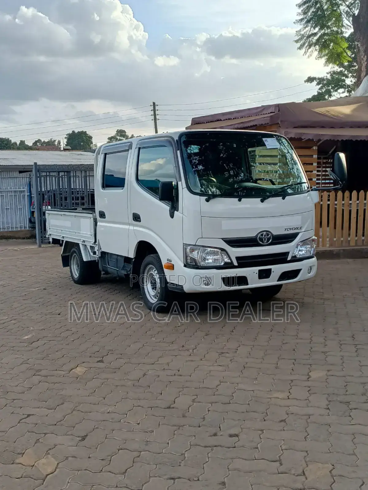 Selling Toyota Toyoace Automatic Diesel Double Cab