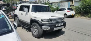 Toyota FJ Cruiser 2017 White