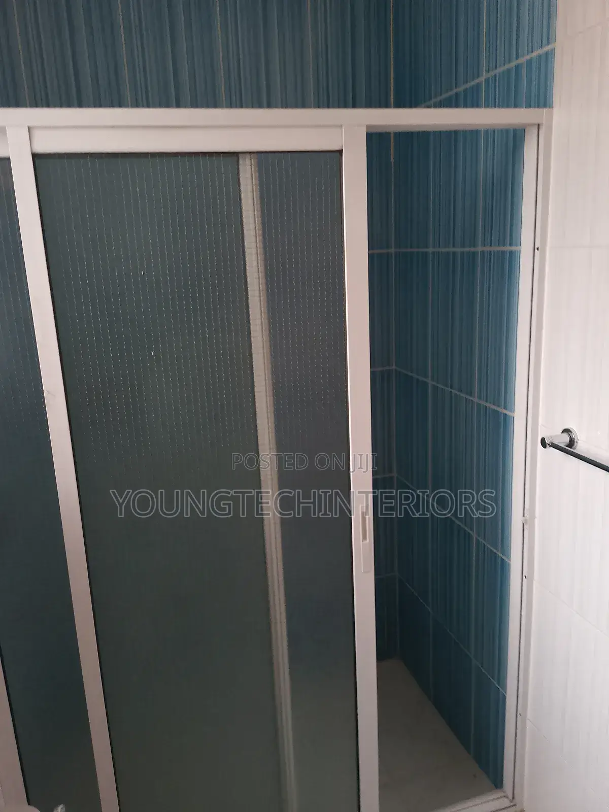 Shower Cubicle With A. Sliding Aluminium Door