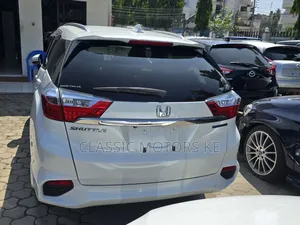 Honda Fit Shuttle 1.5 Hybrid 2WD 2019 Black