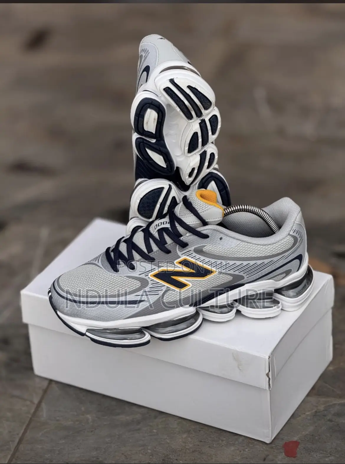 New Balance 2000