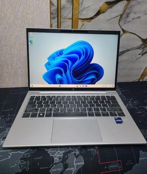 Laptop HP EliteBook 830 G9 16GB Intel Core I7 SSD 512GB