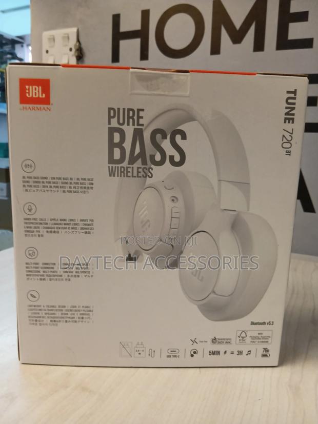 The JBL Tune 720bt Wireless Over-Ear Headphones in White.