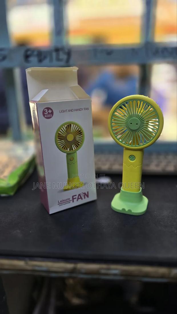 Light and Handy Fan - main view