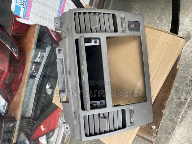 Nissan Tiida Vents - thumbnail 2