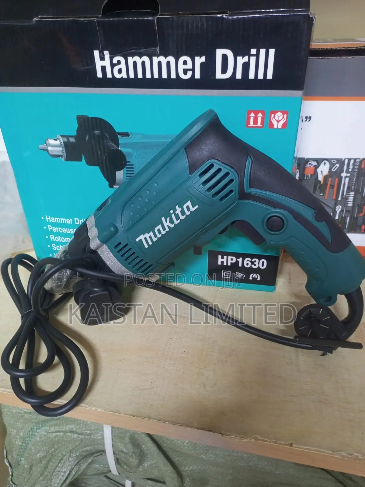 Makita 710w Hammer Drill – Professional Quality