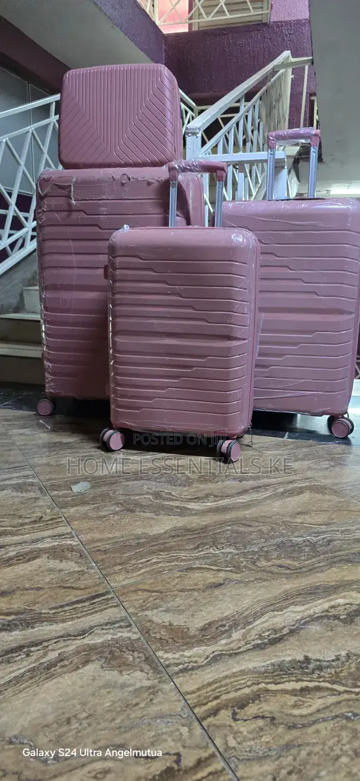 *4 in 1 Luxurious Unbreakable Suitcase*(Expansion Zip)