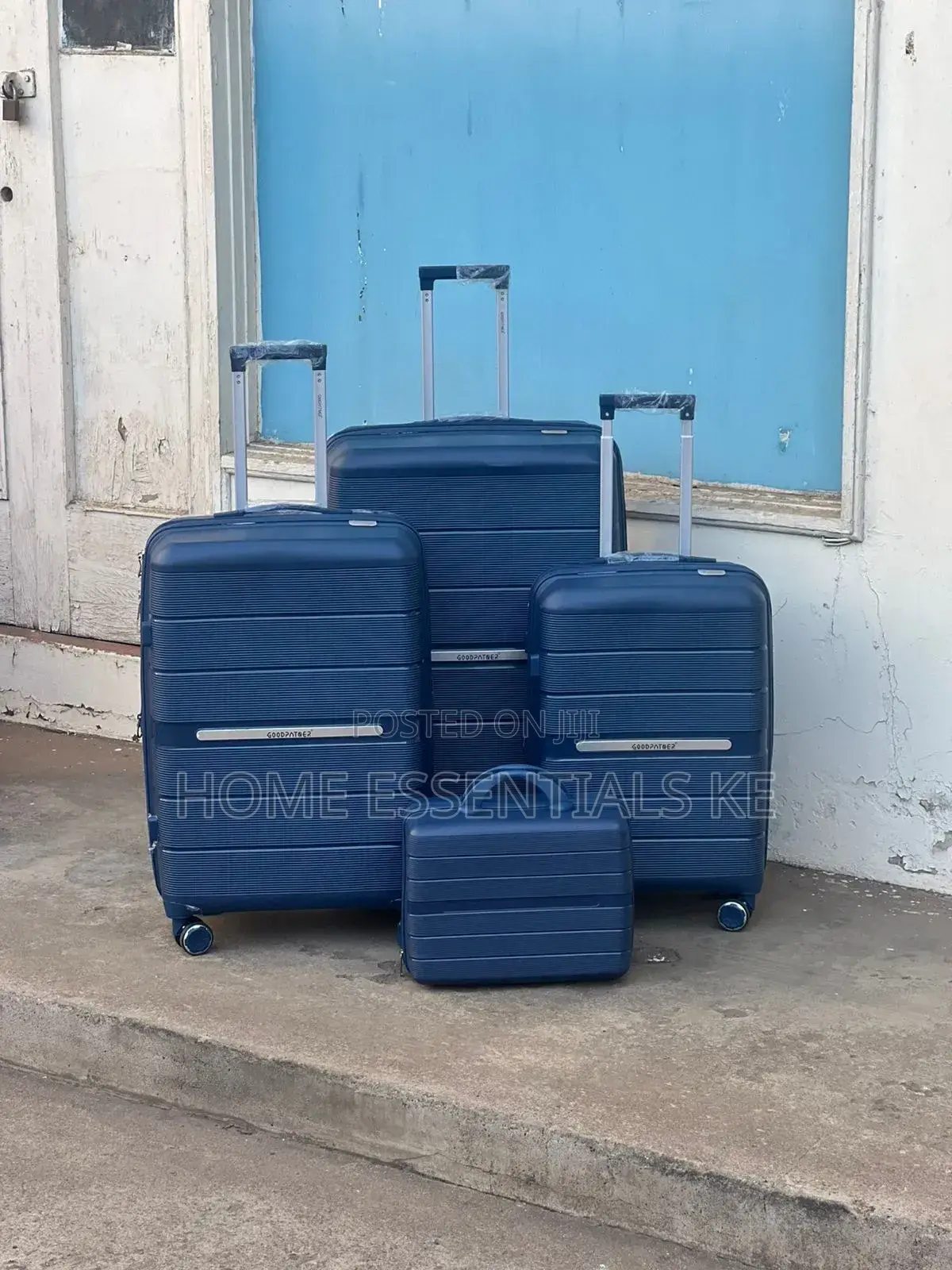*4 in 1 Luxurious Unbreakable Suitcase*(Expansion Zip)