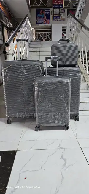 *4 in 1 Luxurious Unbreakable Suitcase*(Expansion Zip)