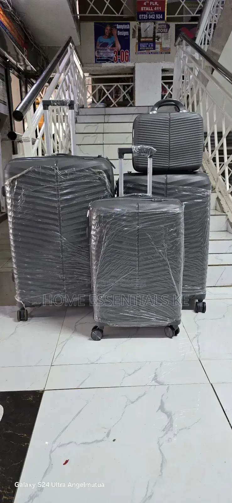 *4 in 1 Luxurious Unbreakable Suitcase*(Expansion Zip)
