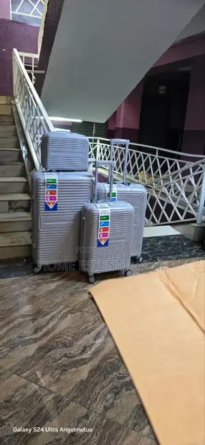 *4 in 1 Luxurious Unbreakable Suitcase*(Expansion Zip)