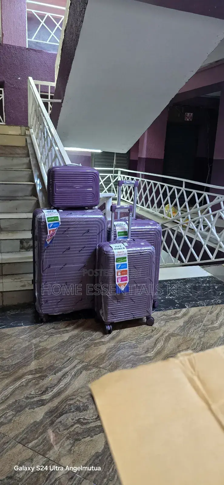 *4 in 1 Luxurious Unbreakable Suitcase*(Expansion Zip)