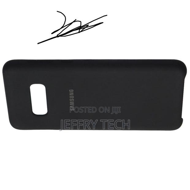 Samsung Galaxy S10e Silicone Case - Black - thumbnail 3