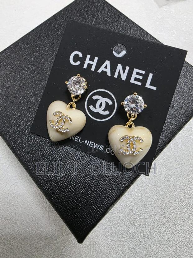 Desighner Earings With Package - thumbnail 2
