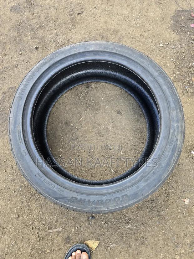 225/45r19 Goddard Tyre - thumbnail 3