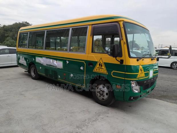 Mitsubishi Fuso Rosa 2019 Yellow