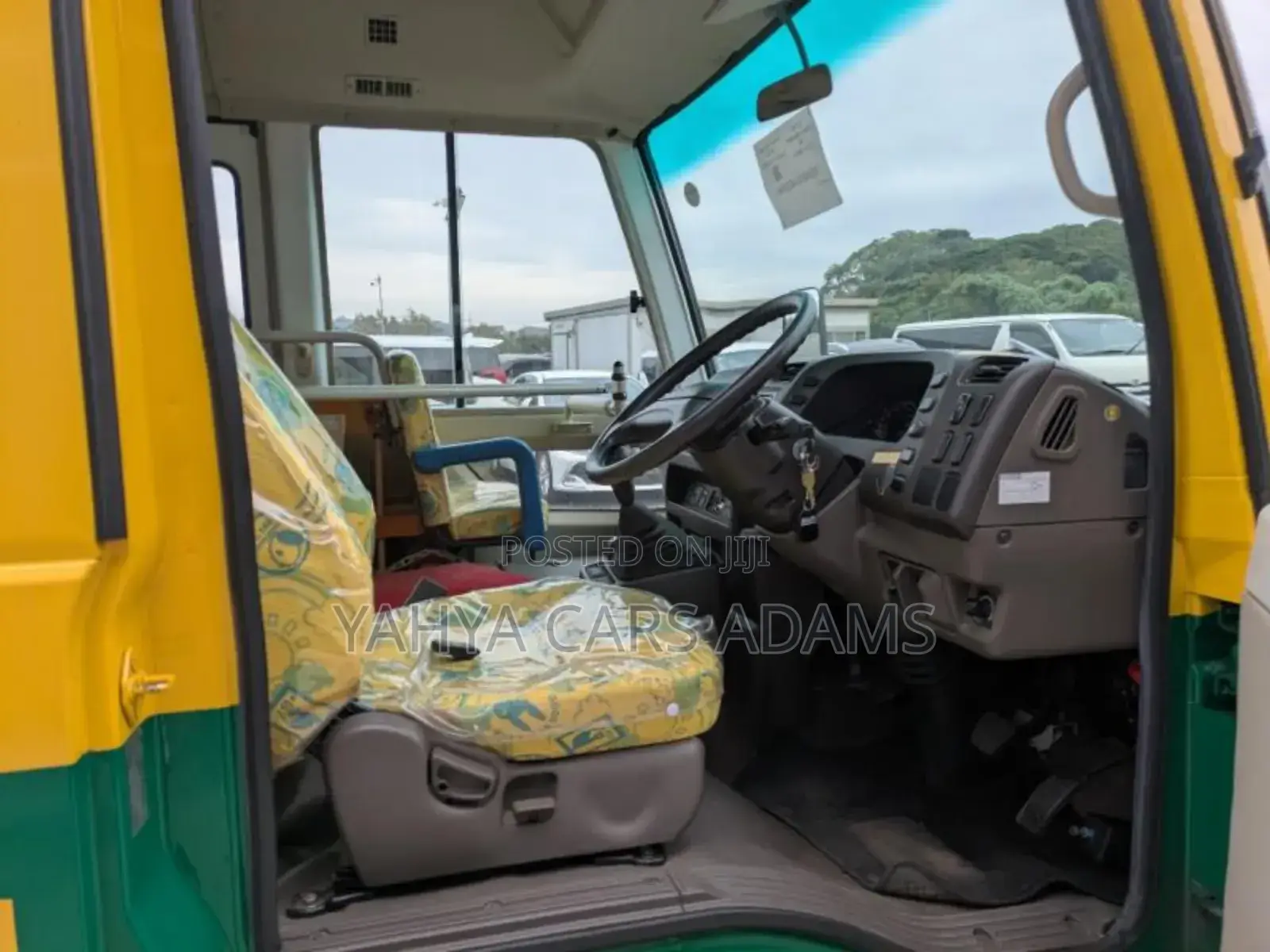 Mitsubishi Fuso Rosa 2019 Yellow
