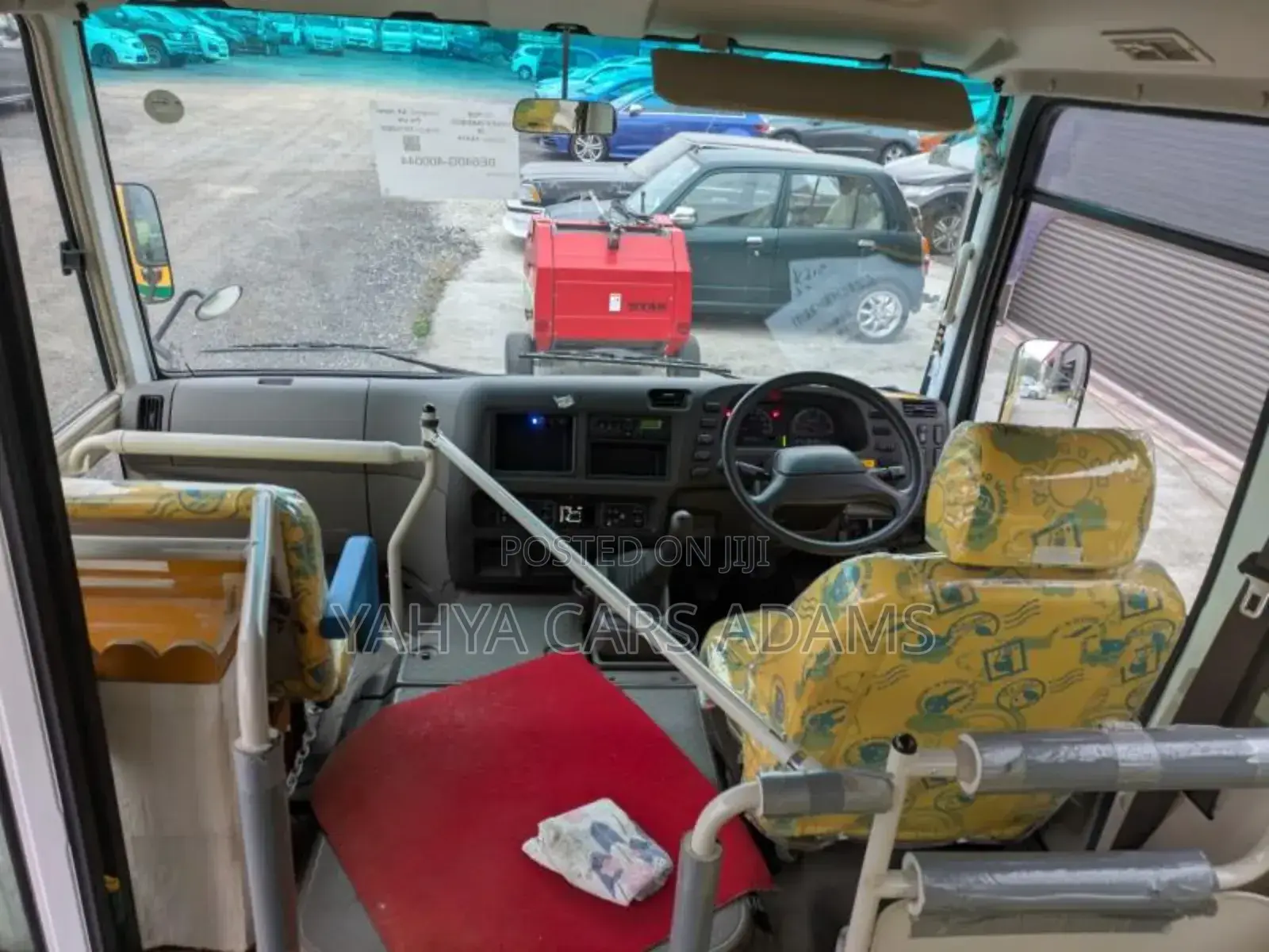 Mitsubishi Fuso Rosa 2019 Yellow