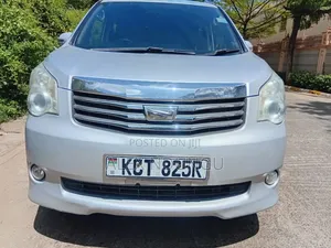 Toyota Noah 2012 Silver