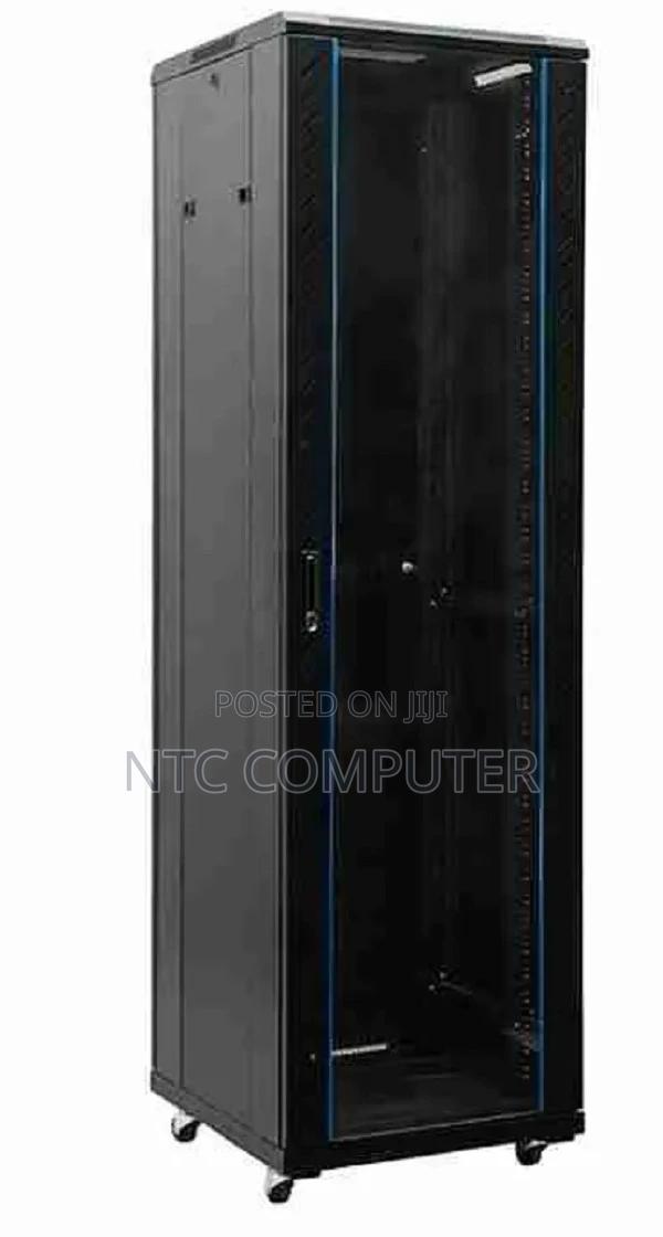 18u (600 X 600) Network Cabinet