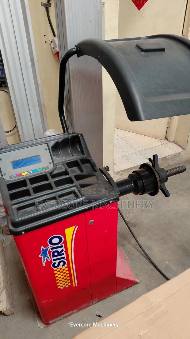 Automatic Wheel Balancing Machine Slightly Used Offer. - main view