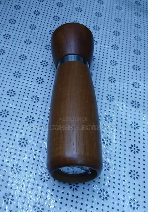 Wooden Portable Spice / Pepper Grinder