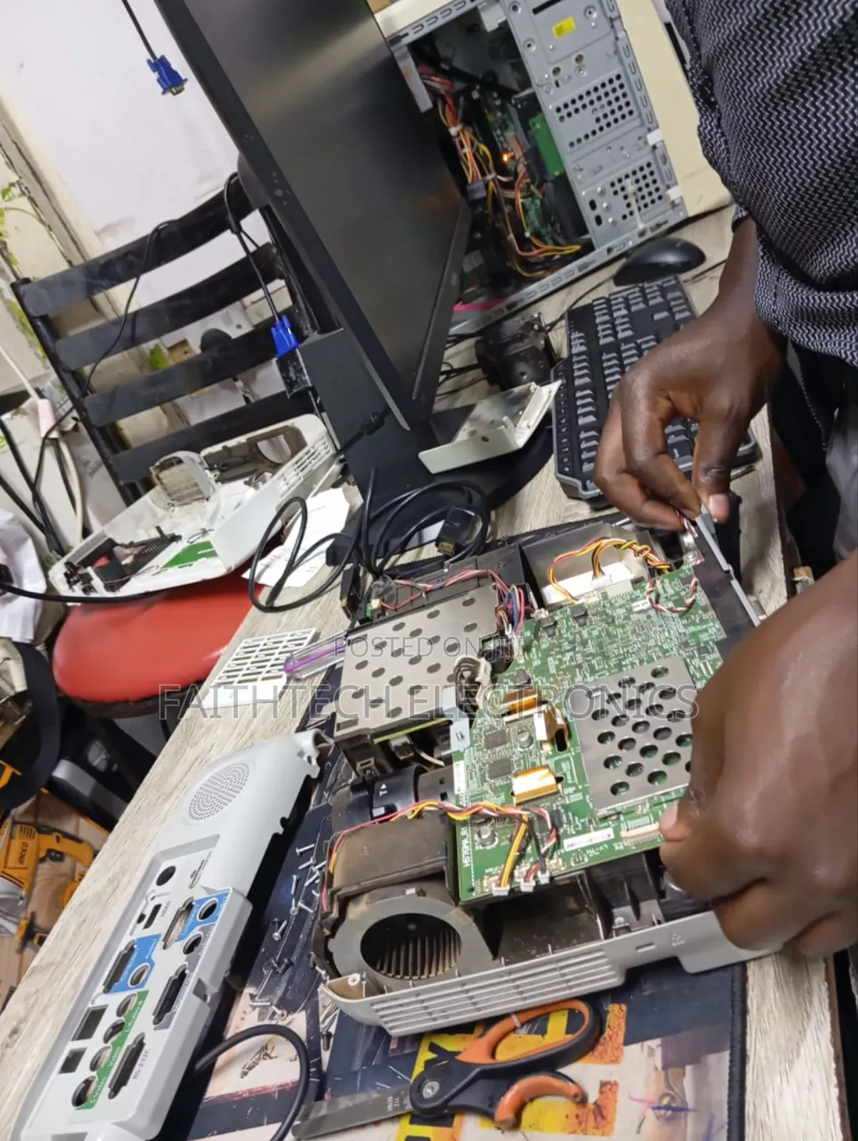 Expert Projector Maintenance Services