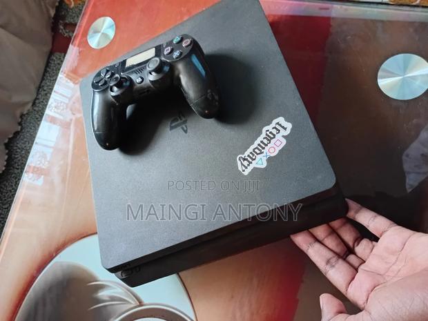 Playstation4 Slim - thumbnail 3