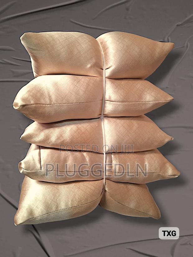 *Cosy Throw Pillow*
Set 5pcs - thumbnail 2