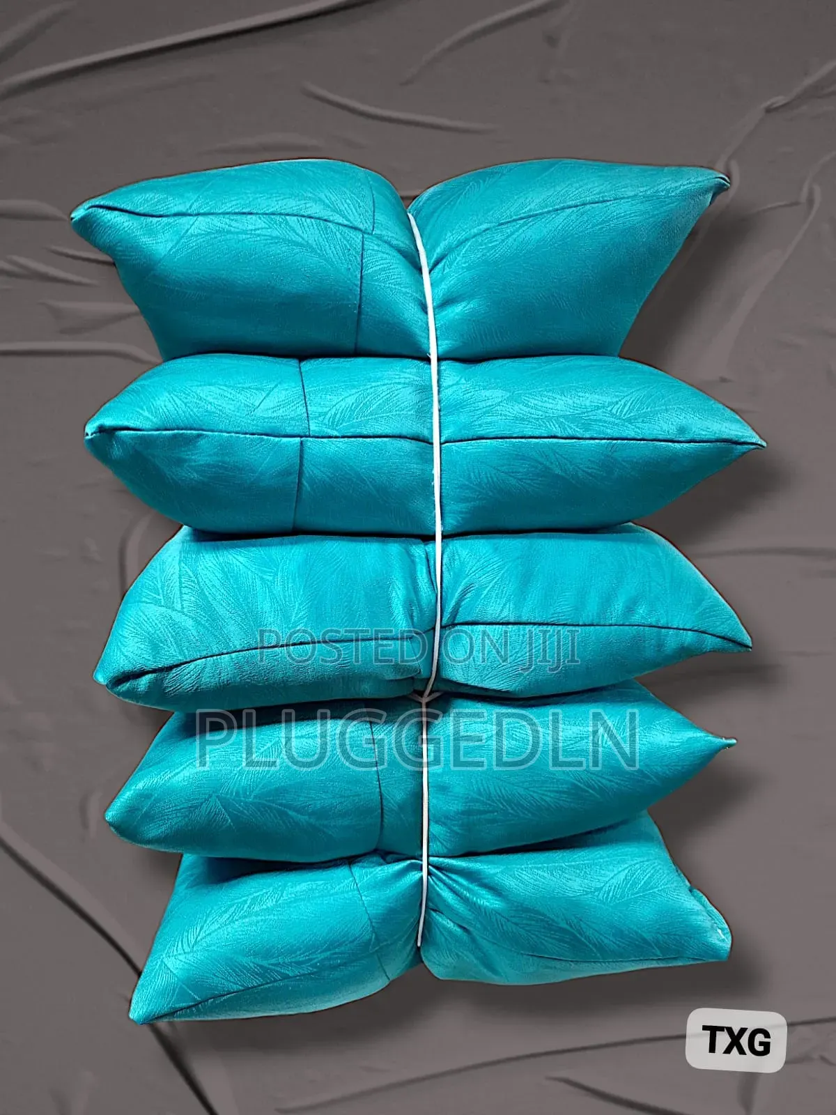 *Cosy Throw Pillow*
Set 5pcs