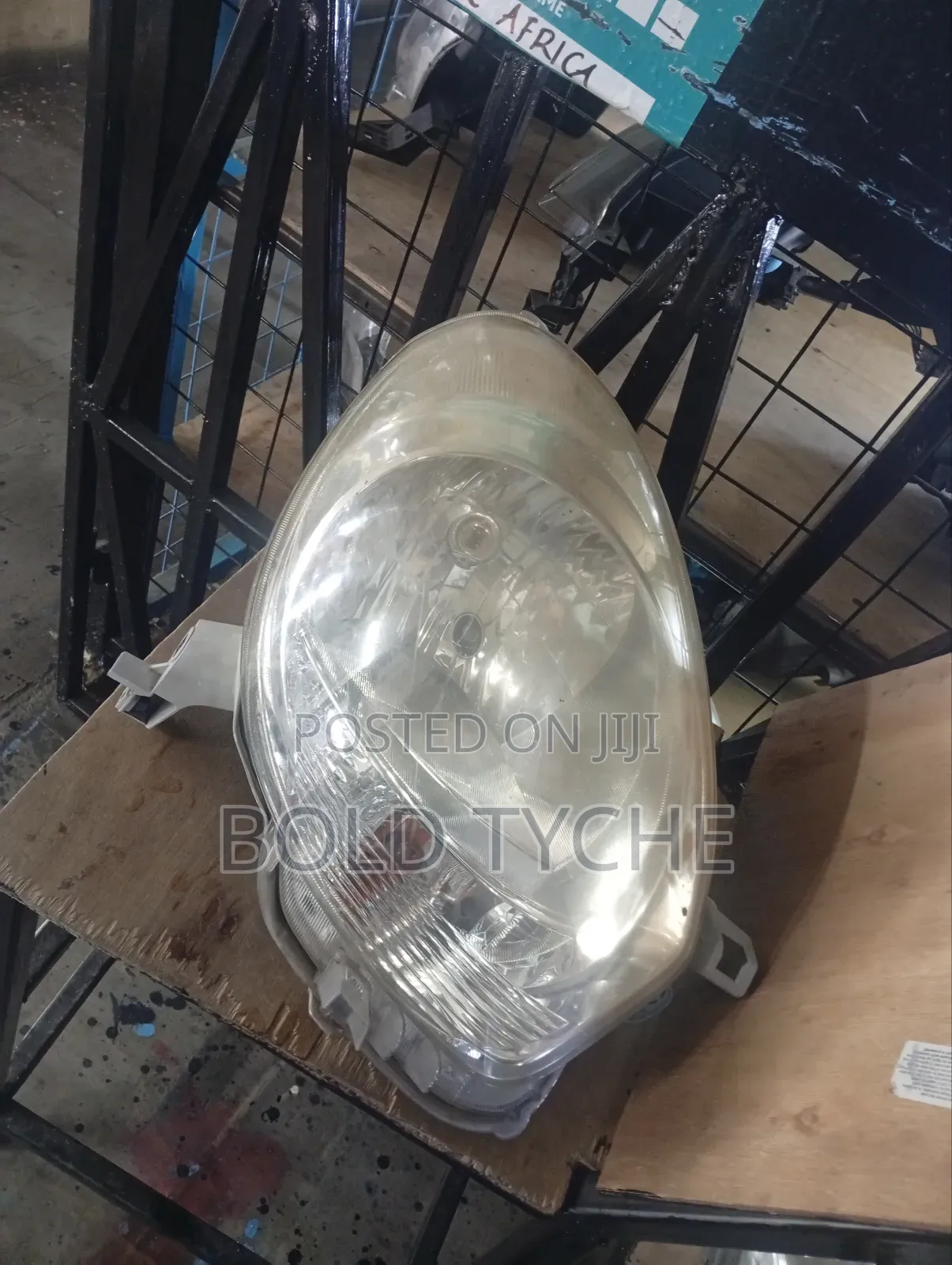 Passo 2010 Headlight