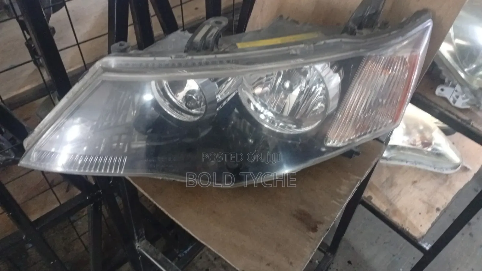 Outlander 2008 Headlight