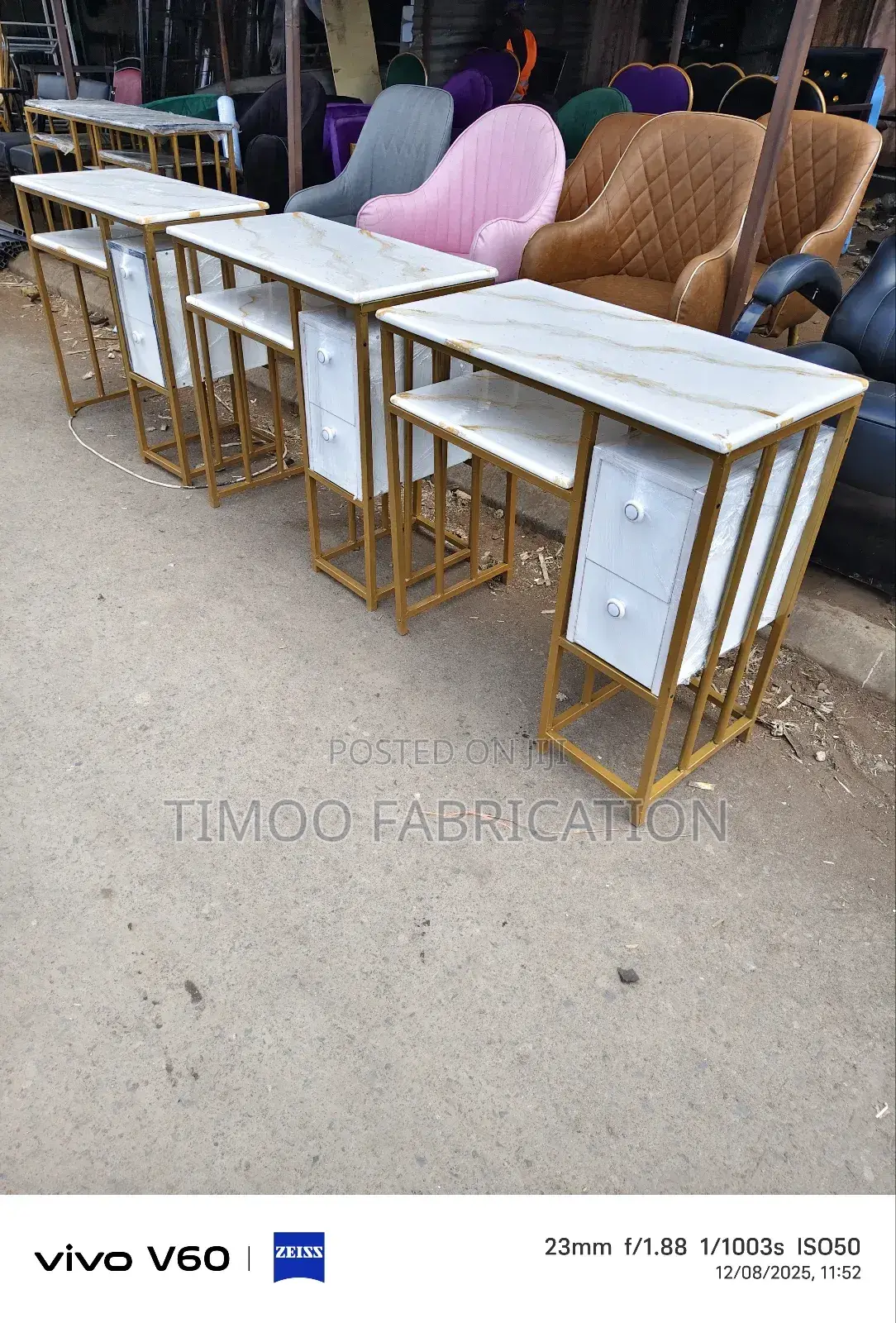 Nail Table With Mable