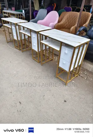 Nail Table With Mable