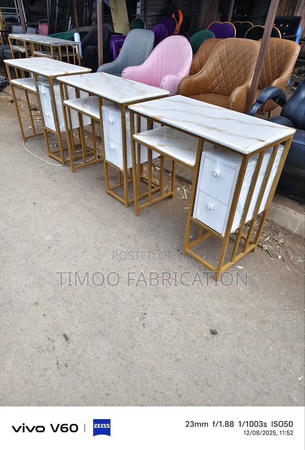 Nail Table With Mable - main view