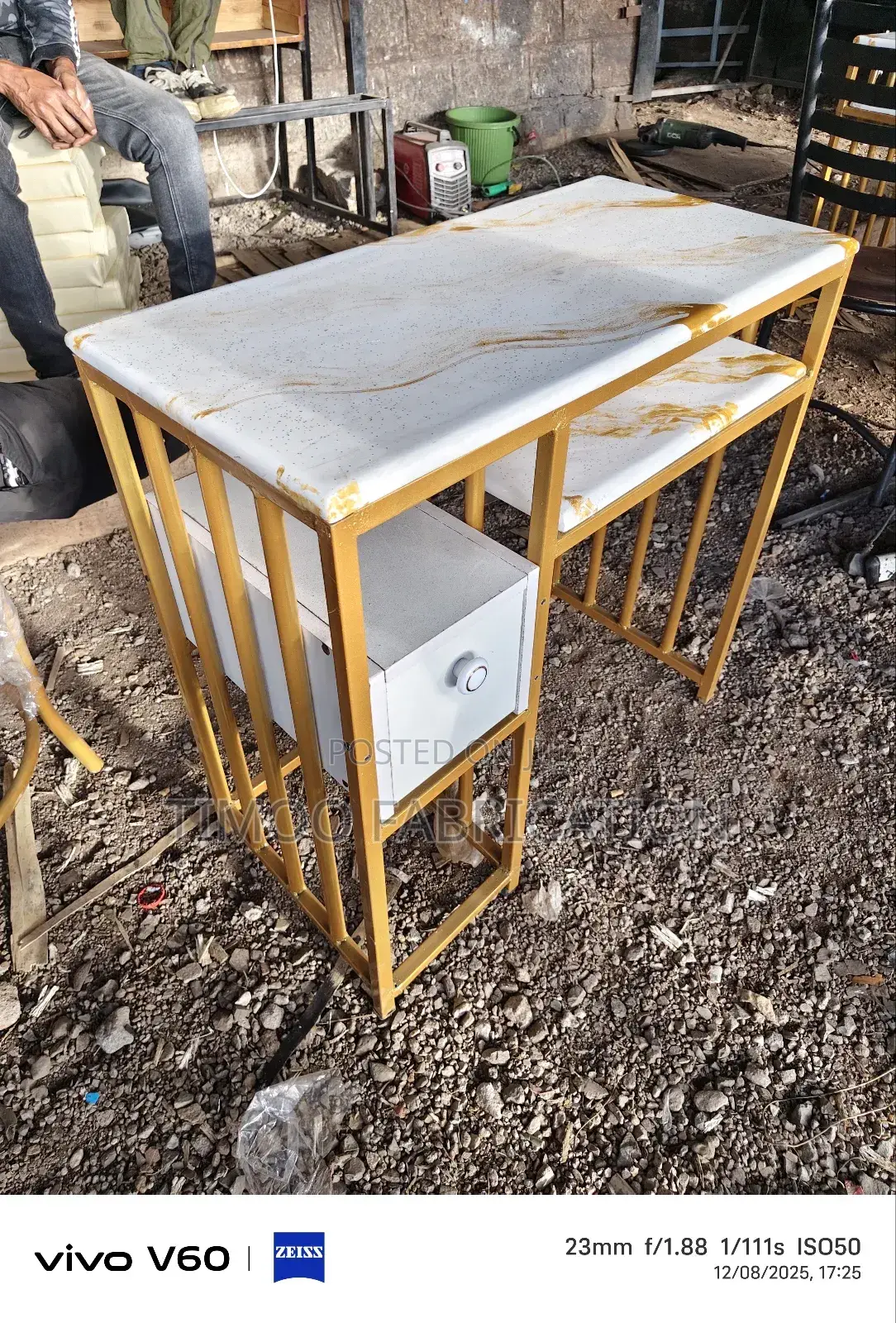 Nail Table With Mable