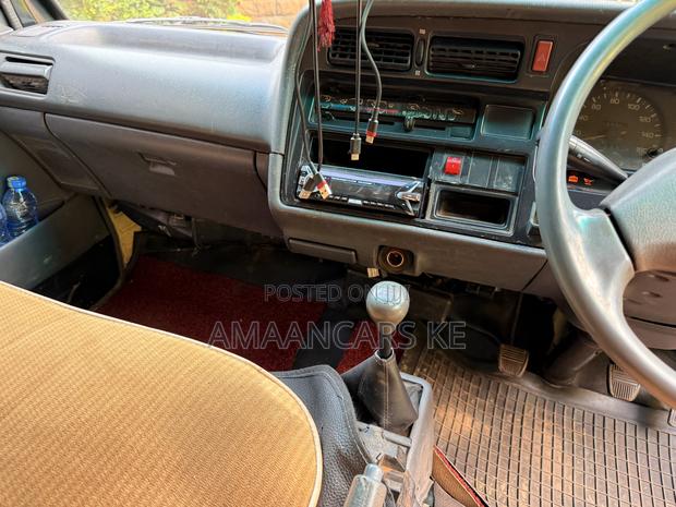 Toyota HiAce 1995 Green - thumbnail 9