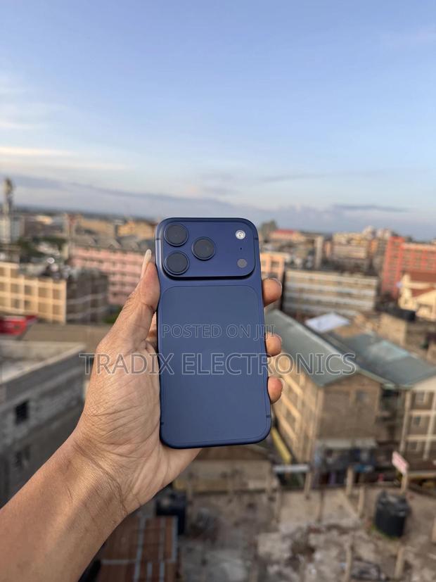 Apple iPhone 17 Pro 256 GB Blue - thumbnail 4