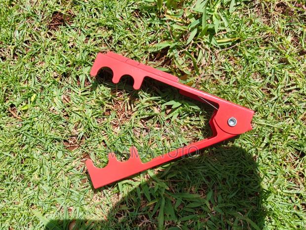 Metallic Thorn Stripper - main view