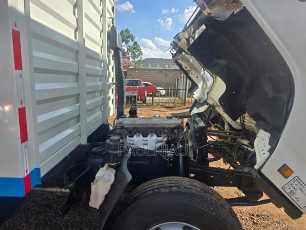 Isuzu NPR 2019 - thumbnail 2