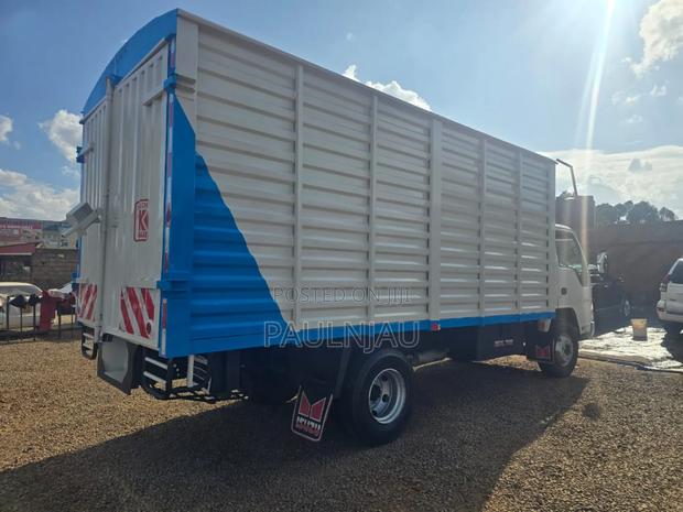 Isuzu NPR 2019 - thumbnail 6